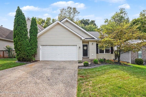 Tiny photo for 10400 Pinoak View Dr, Jeffersontown, KY 40299 (MLS # 1729674)