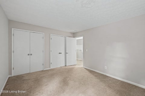 Tiny photo for 10400 Pinoak View Dr, Jeffersontown, KY 40299 (MLS # 1729674)