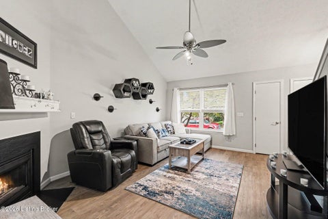 Tiny photo for 10400 Pinoak View Dr, Jeffersontown, KY 40299 (MLS # 1729674)