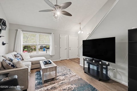 Tiny photo for 10400 Pinoak View Dr, Jeffersontown, KY 40299 (MLS # 1729674)