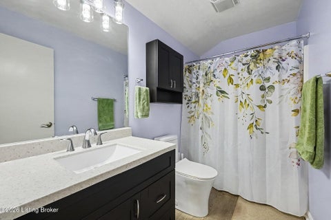Tiny photo for 10400 Pinoak View Dr, Jeffersontown, KY 40299 (MLS # 1729674)
