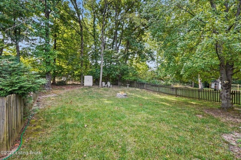 Tiny photo for 10400 Pinoak View Dr, Jeffersontown, KY 40299 (MLS # 1729674)