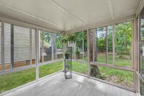 Tiny photo for 10400 Pinoak View Dr, Jeffersontown, KY 40299 (MLS # 1729674)