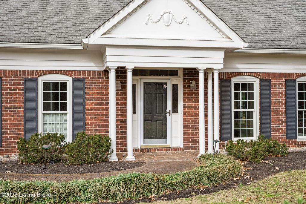 Photo of 4005 Brownsboro Rd, Louisville, KY 40207 (MLS # 1705819)