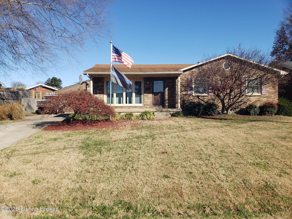 Photo of 7011 Uranus Dr, Louisville, KY 40258 (MLS # 1722552)