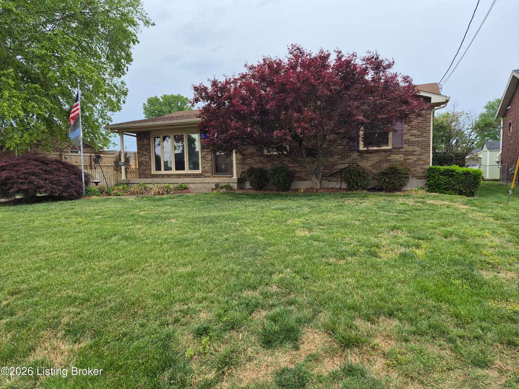 Photo of 7011 Uranus Dr, Louisville, KY 40258 (MLS # 1722552)