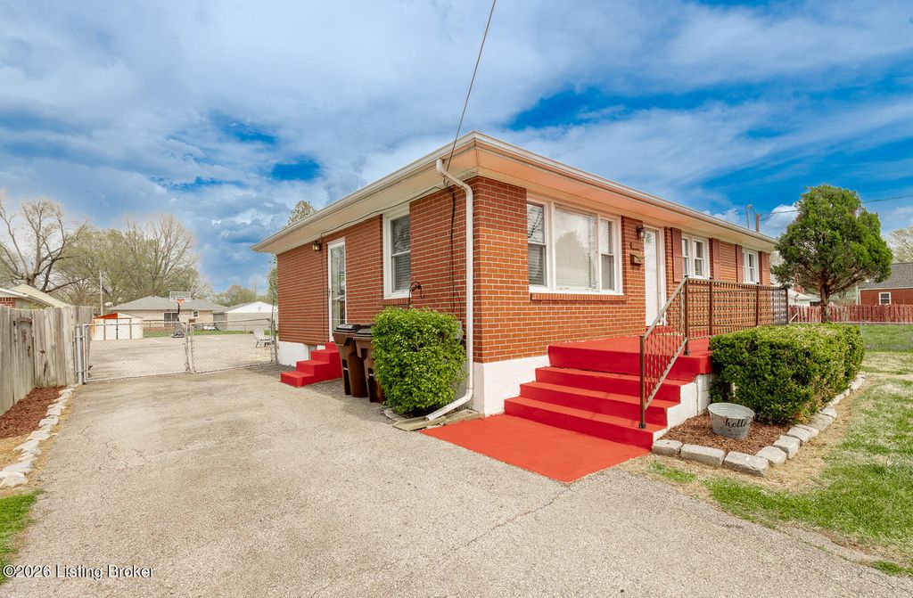 Photo of 5245 Julia Rd, Louisville, KY 40258 (MLS # 1713252)