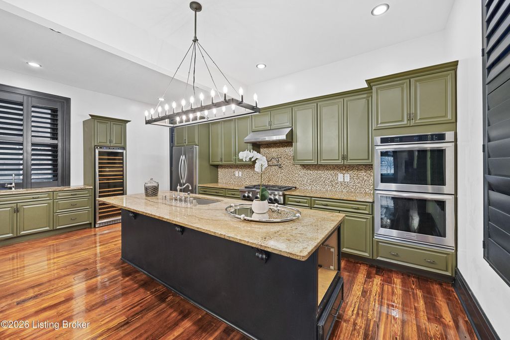 Photo of 1127 S 2nd St, Louisville, KY 40203 (MLS # 1710733)