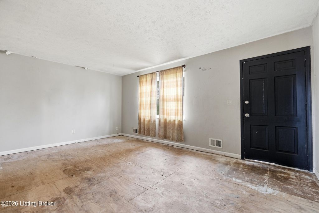 Photo of 5402 Anatahan Ct, Louisville, KY 40272 (MLS # 1710703)