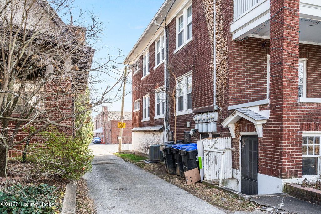 Photo of 2008 Murray Ave #APT 4, Louisville, KY 40205 (MLS # 1716799)