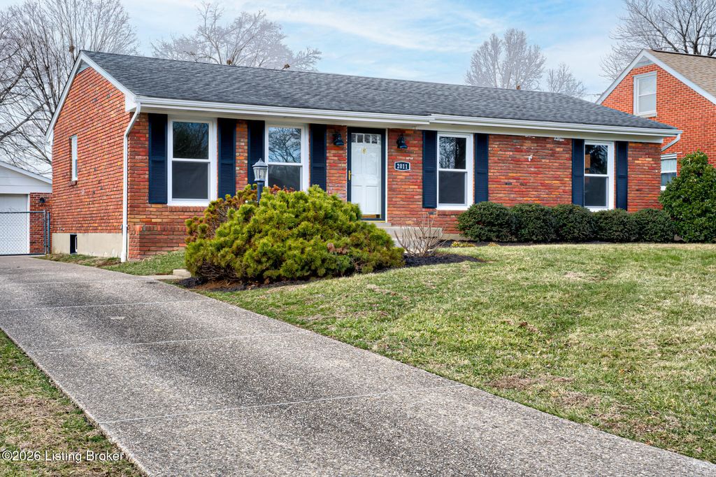 Photo of 2011 Janlyn Rd, Jeffersontown, KY 40299 (MLS # 1707391)