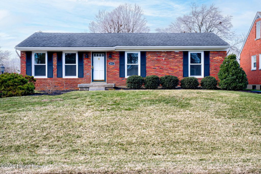 Photo of 2011 Janlyn Rd, Jeffersontown, KY 40299 (MLS # 1707391)