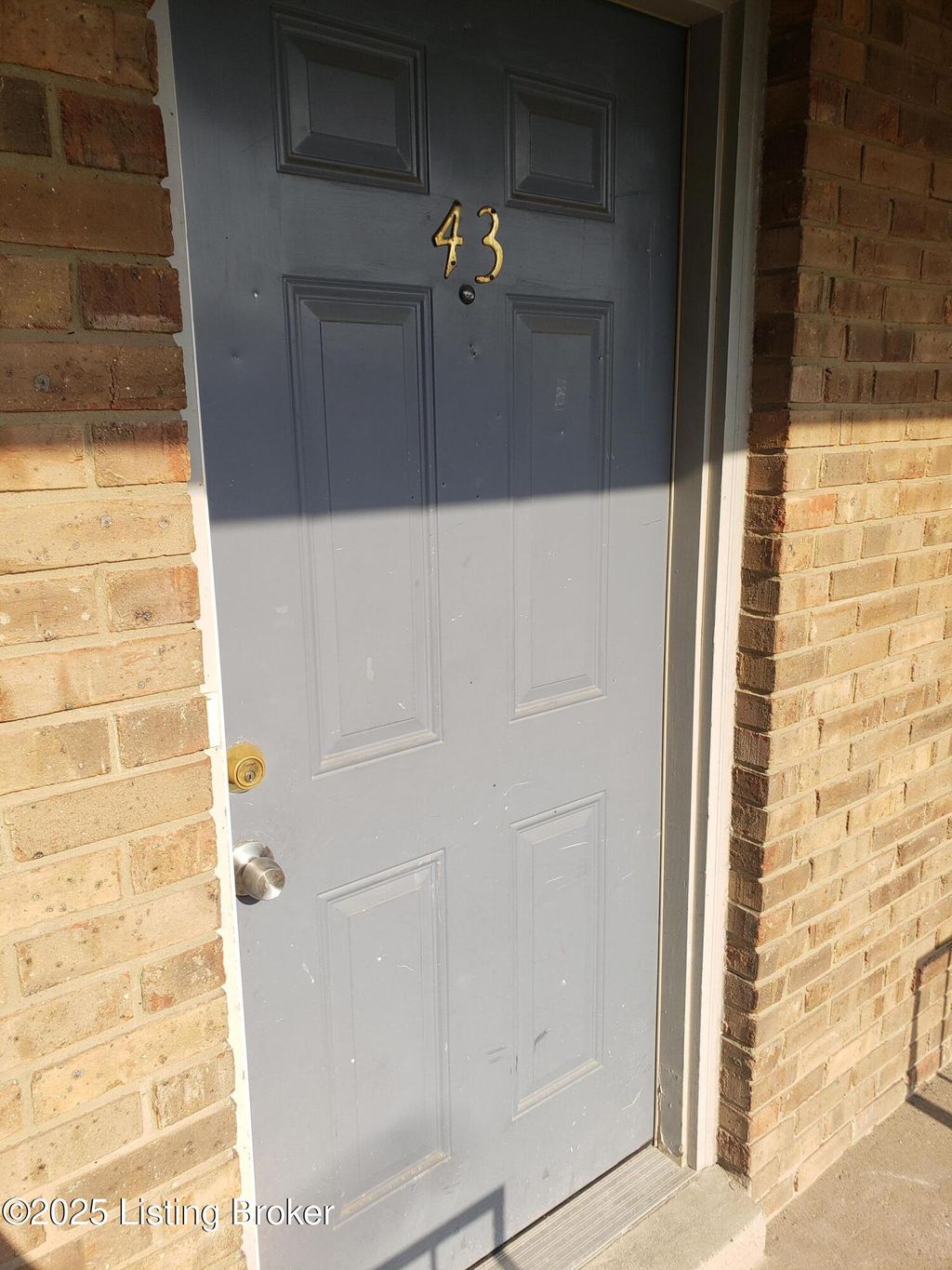 Photo of 102 E Florence Ave, Louisville, KY 40214 (MLS # 1704467)