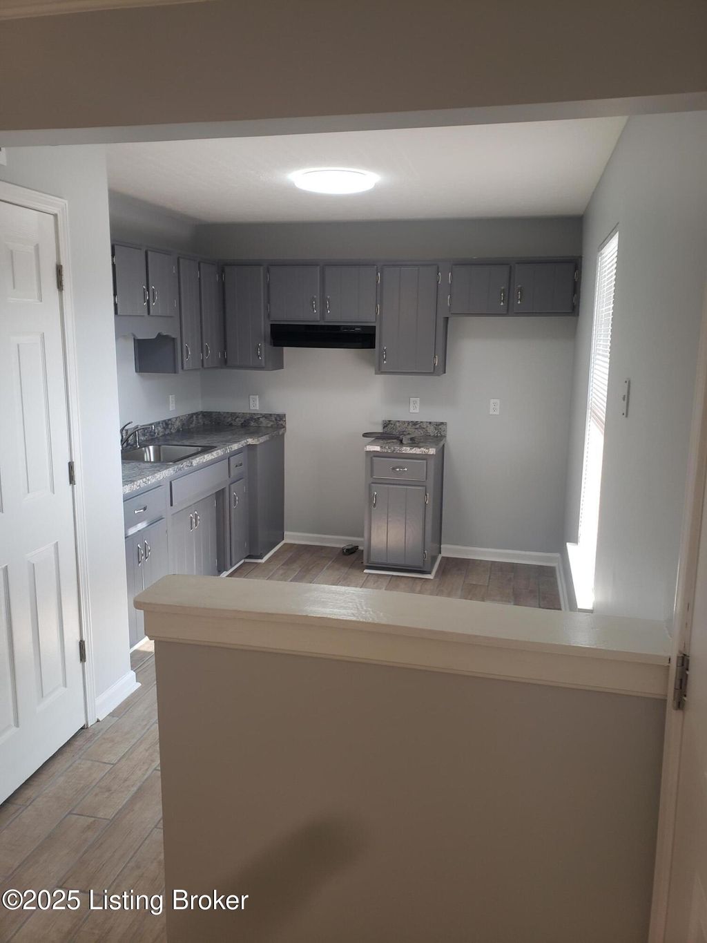 Photo of 102 E Florence Ave, Louisville, KY 40214 (MLS # 1704467)