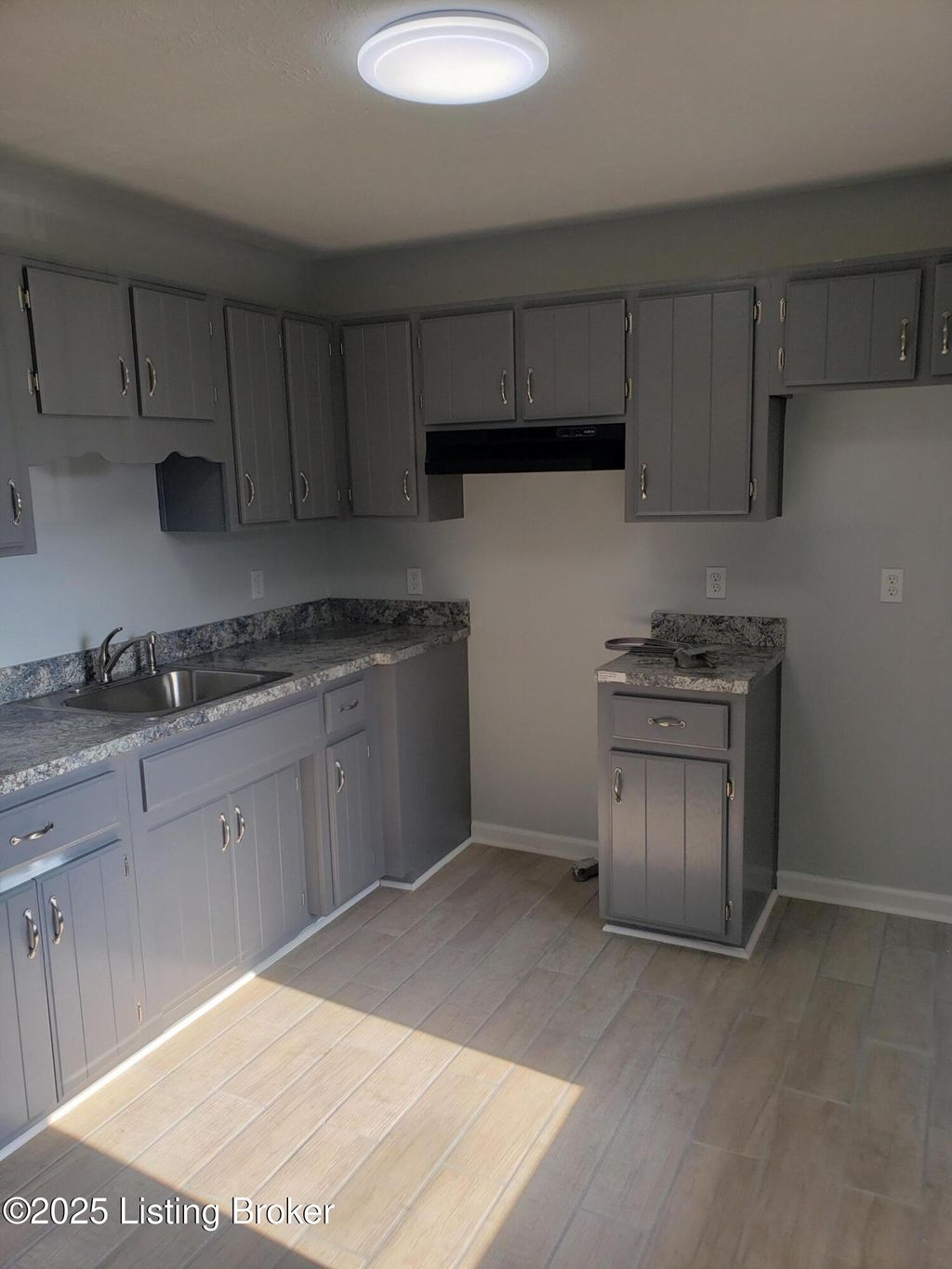 Photo of 102 E Florence Ave, Louisville, KY 40214 (MLS # 1704467)