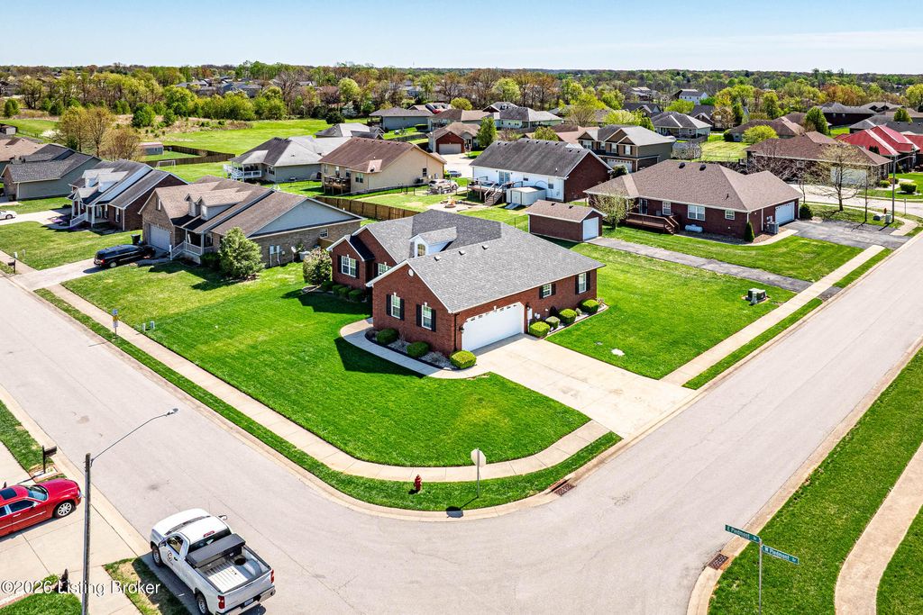 Photo of 133 E Piedmont Dr, Vine Grove, KY 40175 (MLS # 1714142)