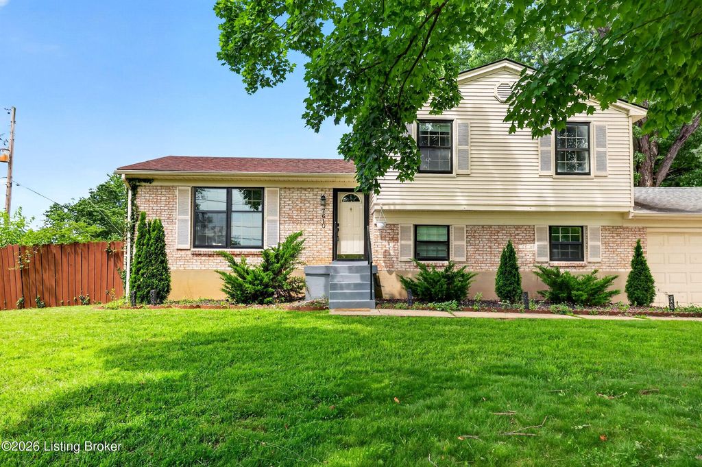 Photo of 7610 Carmil Ct, Louisville, KY 40291 (MLS # 1719090)