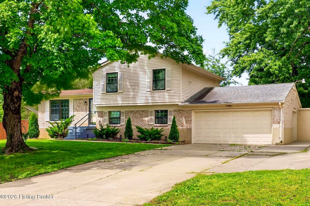 Photo of 7610 Carmil Ct, Louisville, KY 40291 (MLS # 1719090)