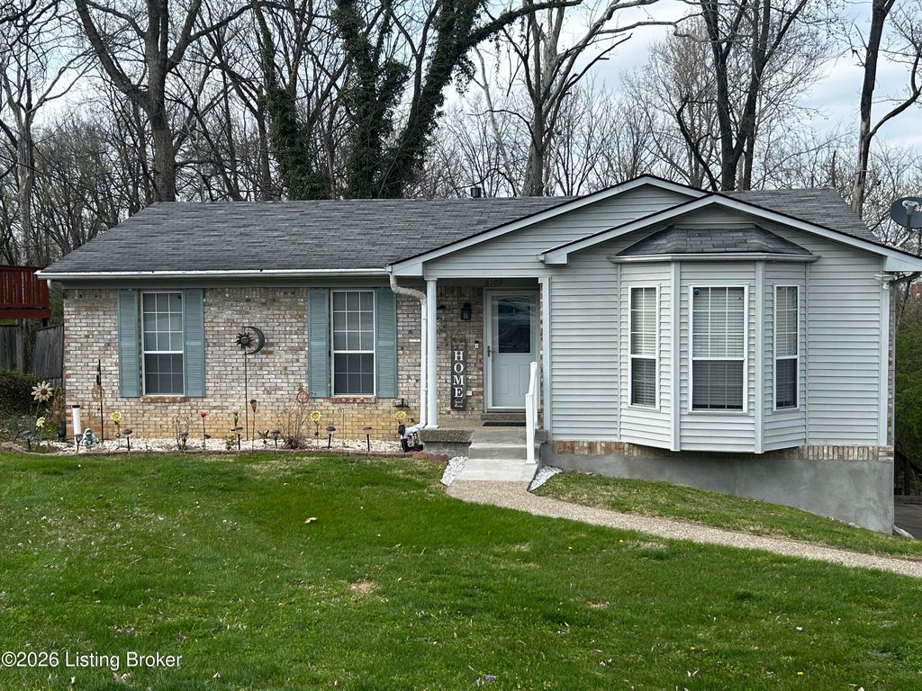 Photo of 6109 Yellowsands Dr, Louisville, KY 40219 (MLS # 1713041)