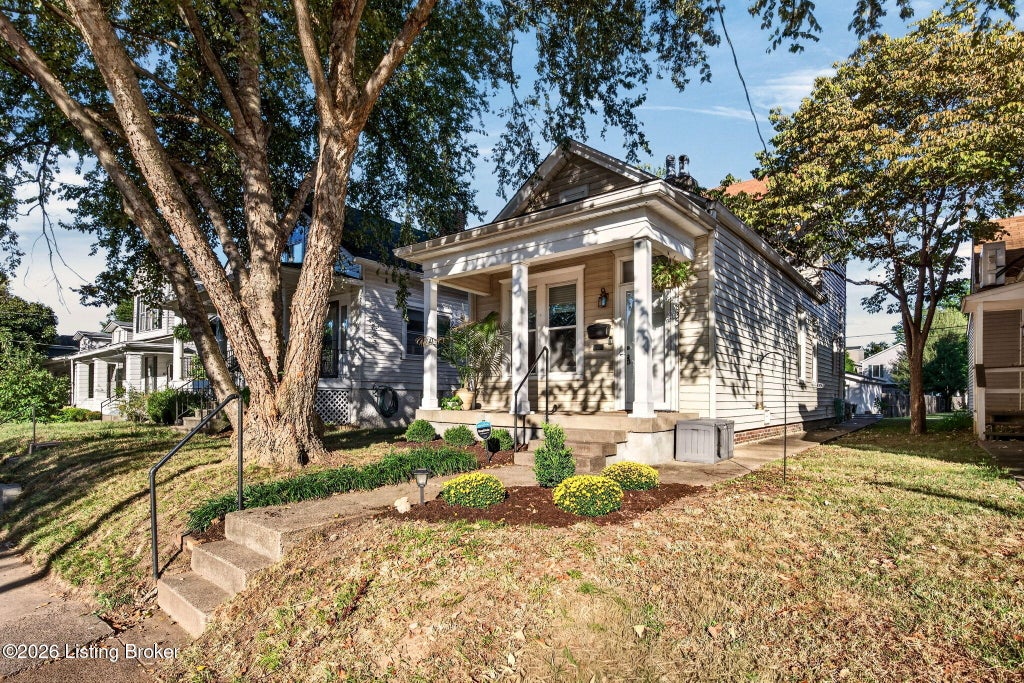 Photo of 1835 Deer Park Ave, Louisville, KY 40205 (MLS # 1730119)
