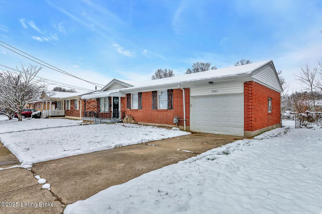 Photo of 3507 Regatta Way, Louisville, KY 40211 (MLS # 1704746)