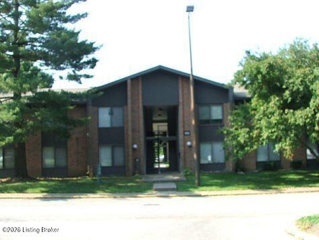 Photo of 7008 Wildwood Cir # 60, Louisville, KY 40291 (MLS # 1709540)