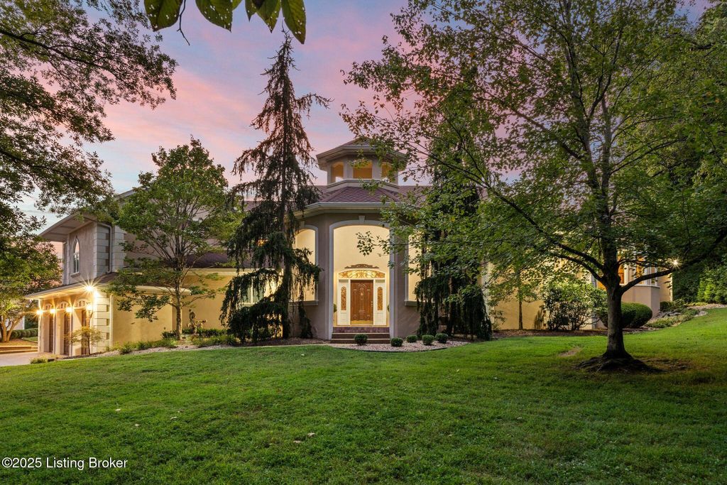 Photo of 240 Briarwood Cir, Elizabethtown, KY 42701 (MLS # 1707491)