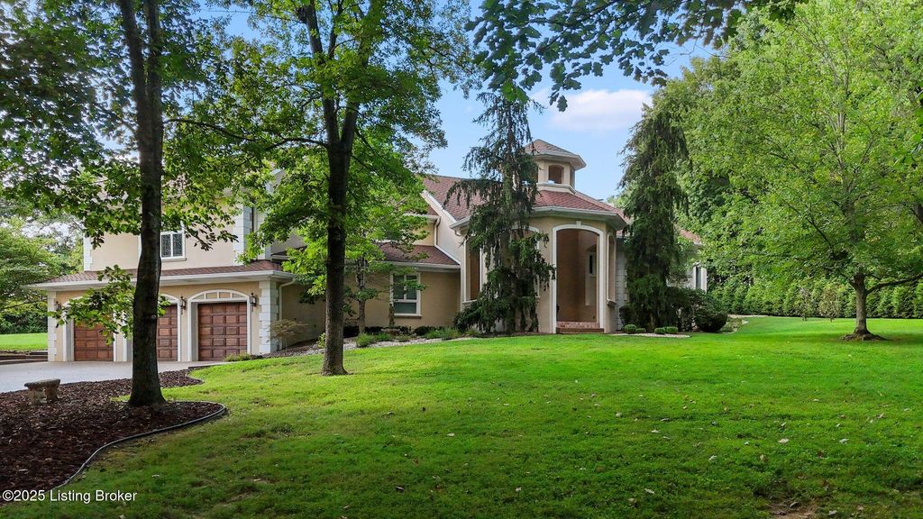 Photo of 240 Briarwood Cir, Elizabethtown, KY 42701 (MLS # 1707491)