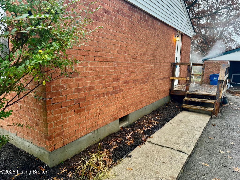 Photo of 111 Duncan Ave, La Grange, KY 40031 (MLS # 1704241)