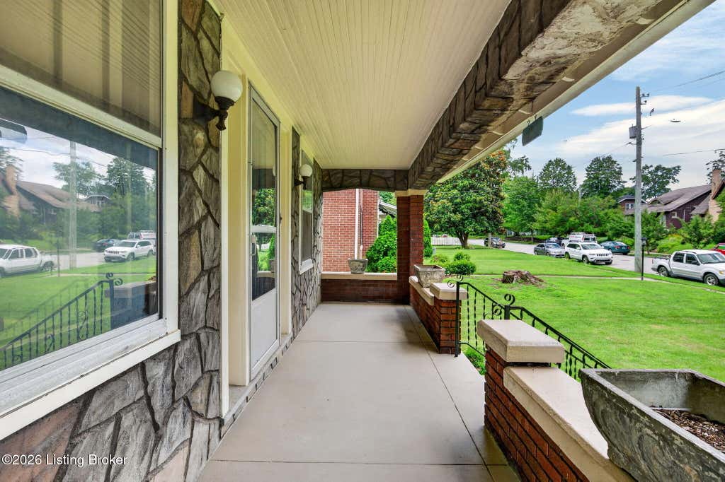 Photo of 1844 Roanoke Ave, Louisville, KY 40205 (MLS # 1723719)