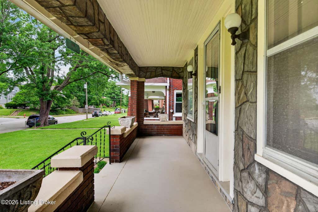 Photo of 1844 Roanoke Ave, Louisville, KY 40205 (MLS # 1723719)