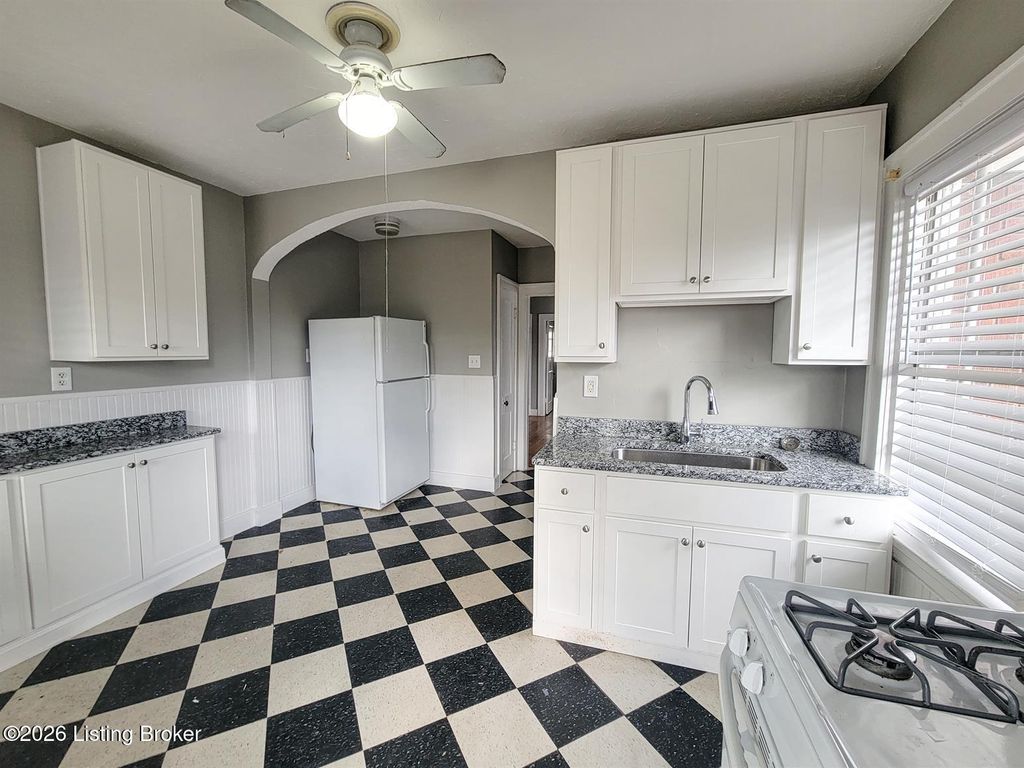 Photo of 106 Crestwood Ave, Louisville, KY 40206 (MLS # 1716957)