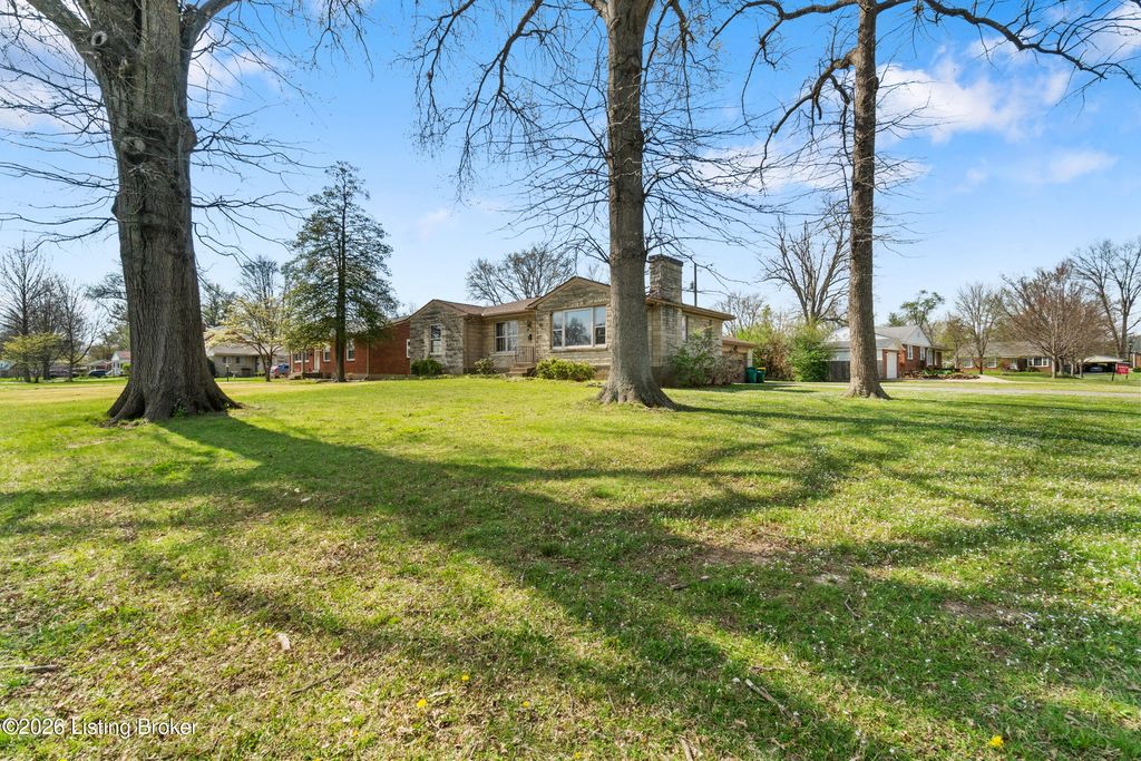 Photo of 4615 Tween Rd, Bellewood, KY 40207 (MLS # 1713060)