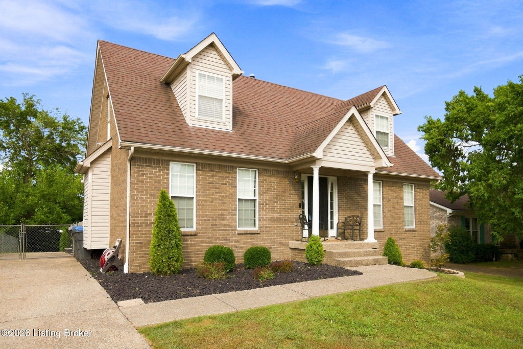 Photo of 121 Holly Hills Dr, Louisville, KY 40118 (MLS # 1729089)