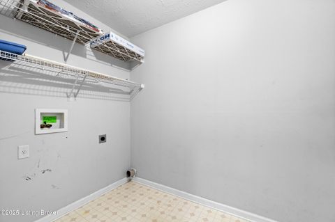 Tiny photo for 578 Lilly Ave, Louisville, KY 40217 (MLS # 1704752)