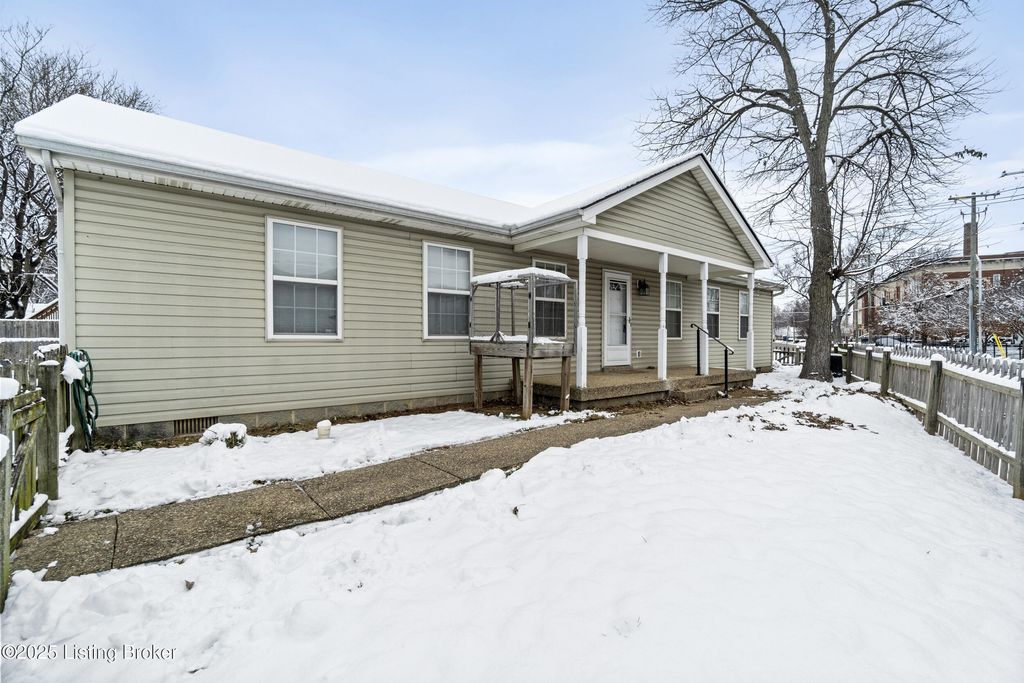 Photo of 578 Lilly Ave, Louisville, KY 40217 (MLS # 1704752)