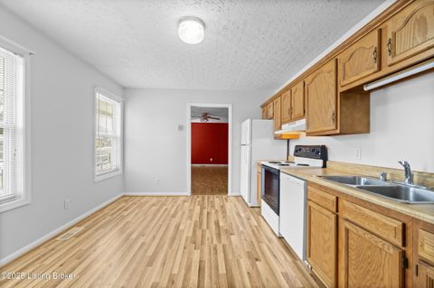 Tiny photo for 578 Lilly Ave, Louisville, KY 40217 (MLS # 1704752)