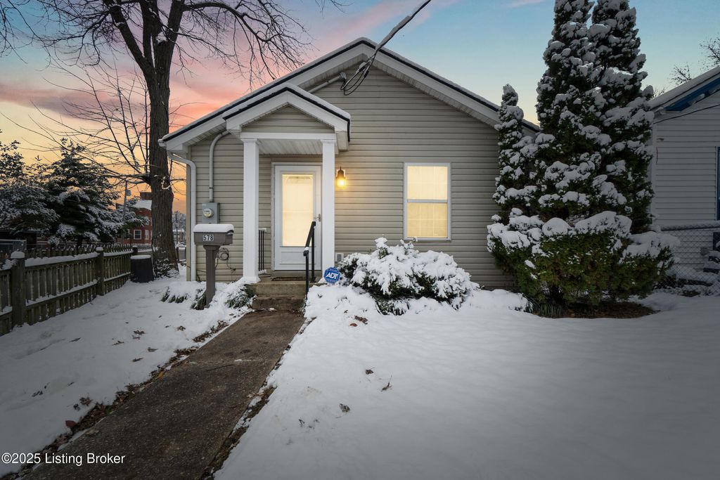Photo of 578 Lilly Ave, Louisville, KY 40217 (MLS # 1704752)