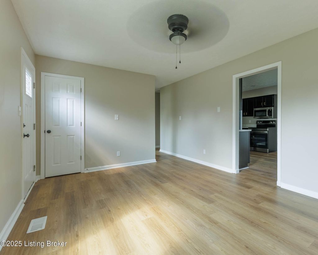 Photo of 71 Zelkova Dr, Shelbyville, KY 40065 (MLS # 1716944)