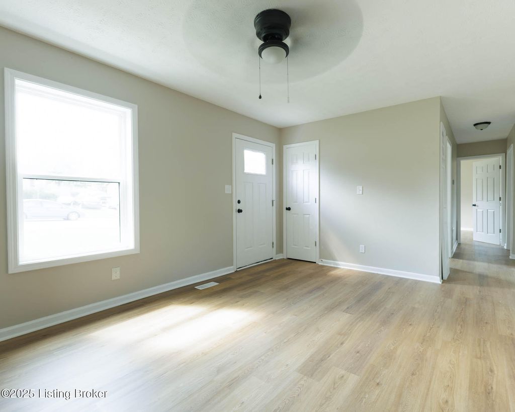 Photo of 71 Zelkova Dr, Shelbyville, KY 40065 (MLS # 1716944)