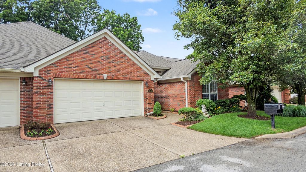 Photo of 10410 Dove Chase Cir, Louisville, KY 40299 (MLS # 1718796)