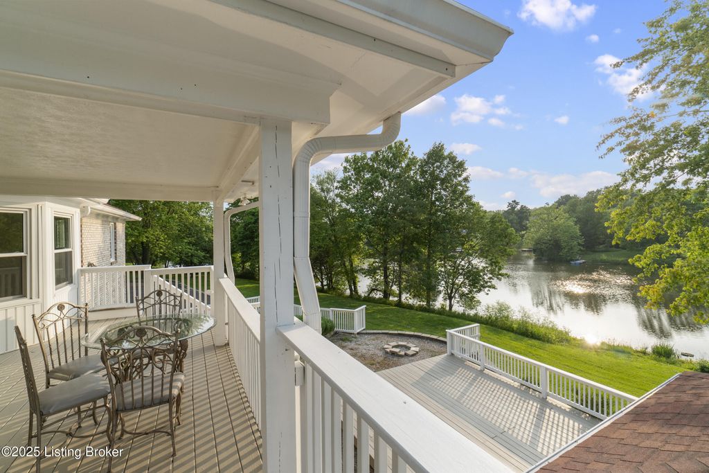 Photo of 3205 Lake Pointe Ct, Crestwood, KY 40014 (MLS # 1688889)