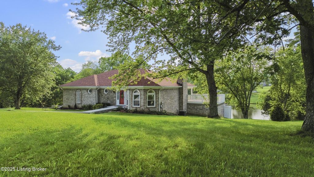 Photo of 3205 Lake Pointe Ct, Crestwood, KY 40014 (MLS # 1688889)