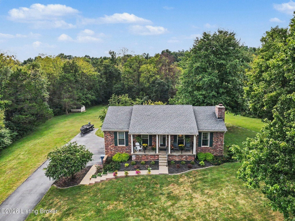Photo of 1804 Deer Run Rd, La Grange, KY 40031 (MLS # 1728668)