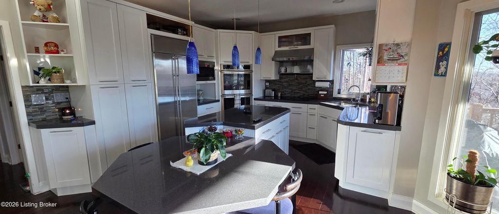 Photo of 2802 Mockingbird Ct, Prospect, KY 40059 (MLS # 1712346)