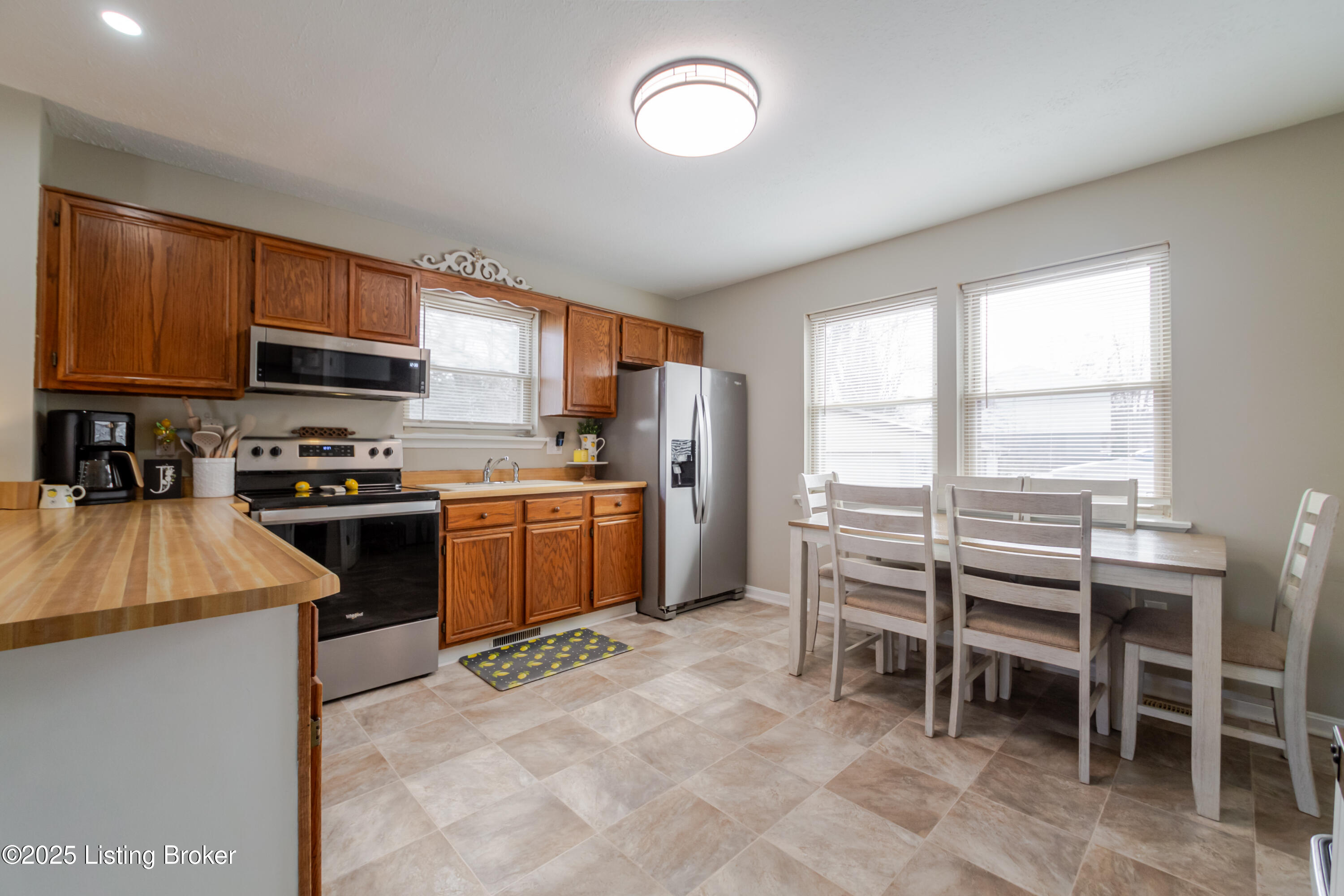 3504 Orbit Ct, Louisville, Pennsylvania image 4