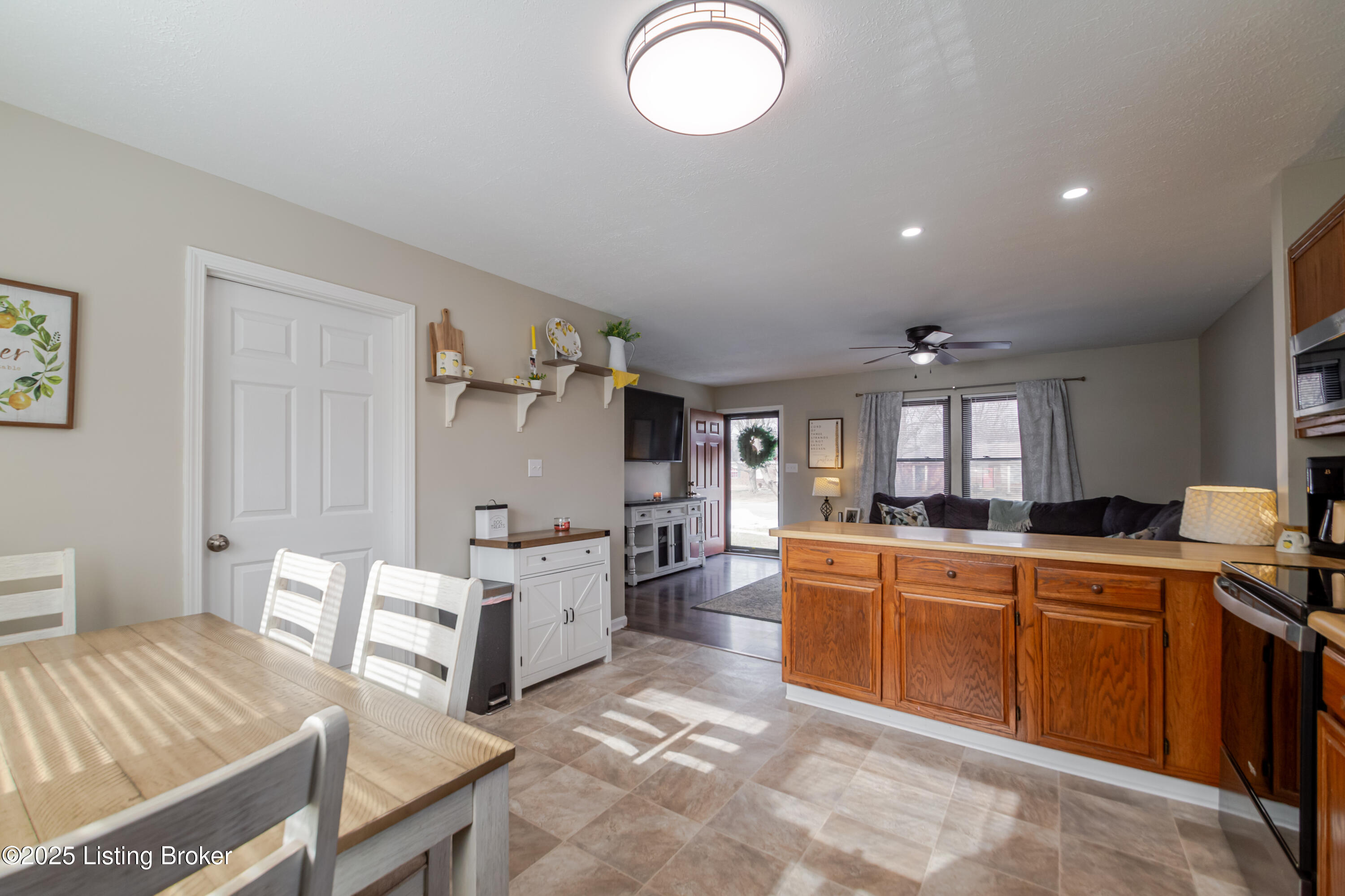 3504 Orbit Ct, Louisville, Pennsylvania image 6