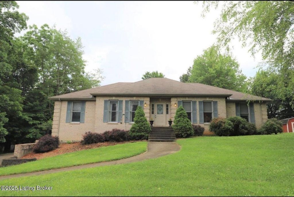 Photo of 238 Pinnacle Dr, Brandenburg, KY 40108 (MLS # 1705214)