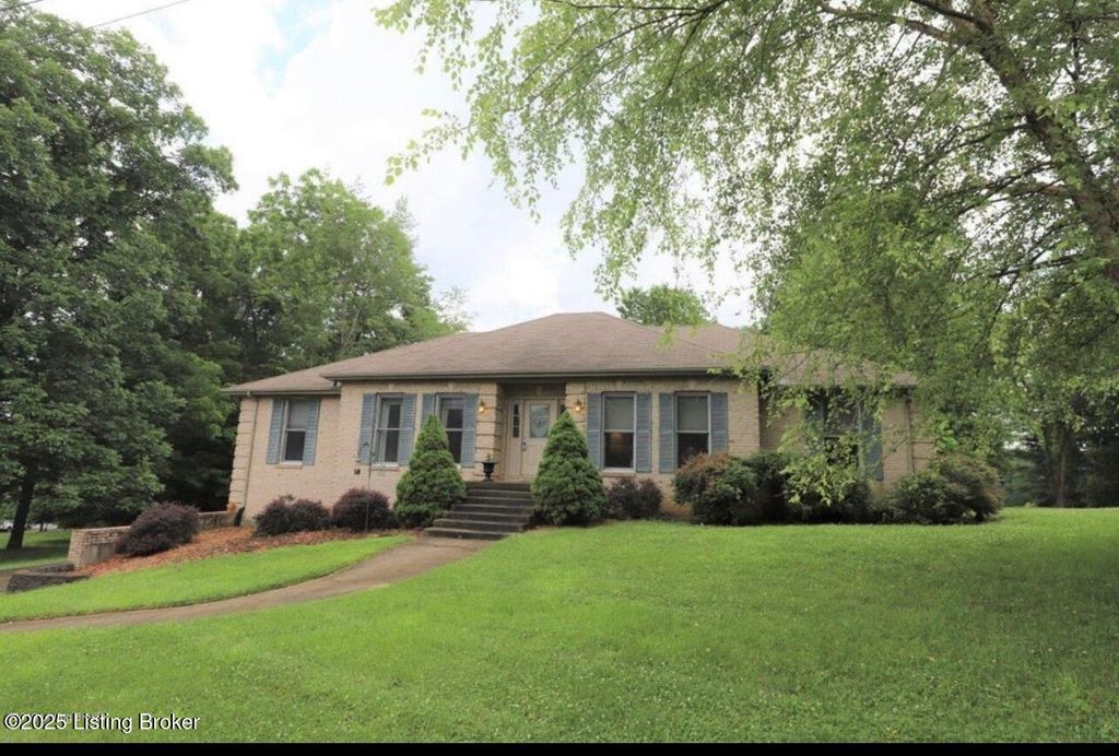 Photo of 238 Pinnacle Dr, Brandenburg, KY 40108 (MLS # 1705214)