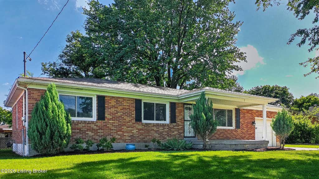 Photo of 6610 Sunny Vale Way, Louisville, KY 40272 (MLS # 1721110)